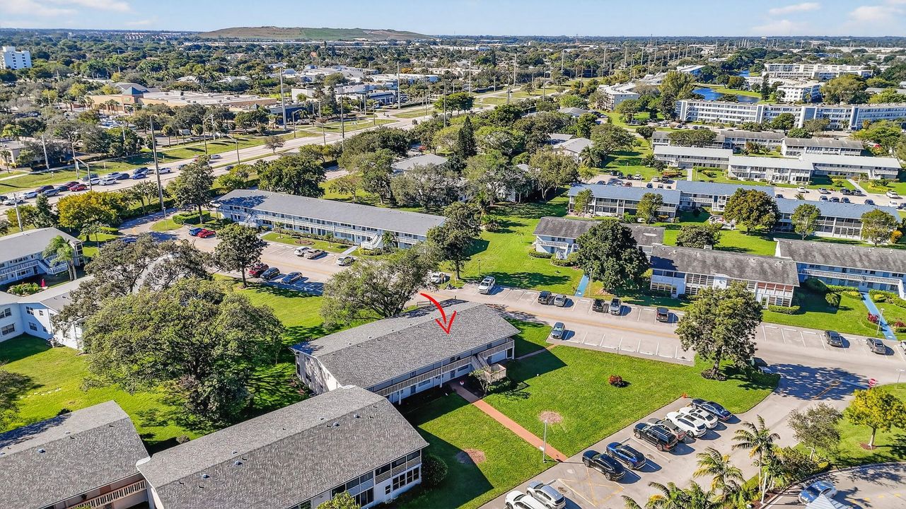 待售: $138,000 (2 贝兹, 1 浴室, 828 平方英尺)