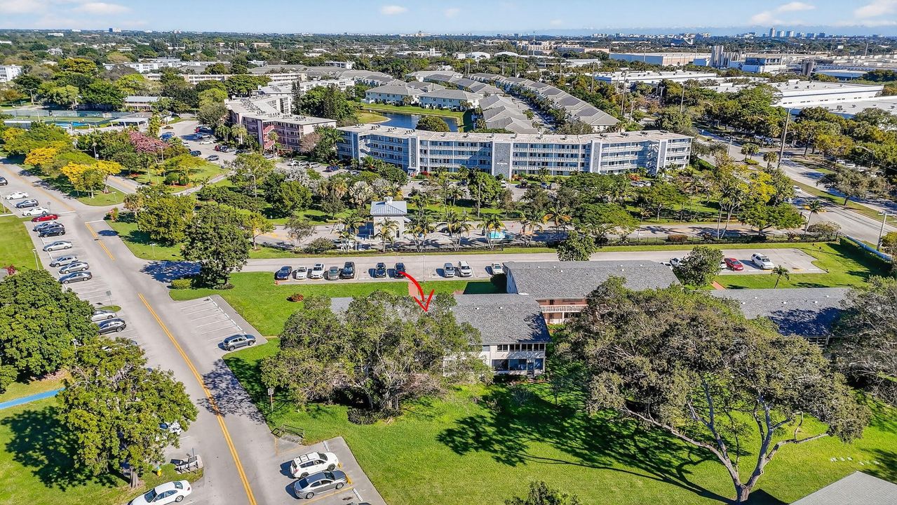 待售: $138,000 (2 贝兹, 1 浴室, 828 平方英尺)