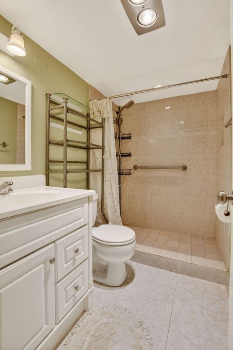 待售: $138,000 (2 贝兹, 1 浴室, 828 平方英尺)