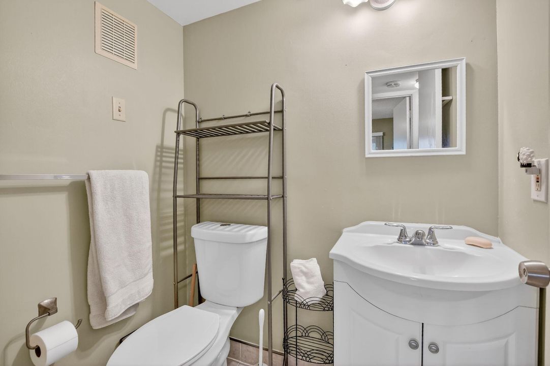 待售: $138,000 (2 贝兹, 1 浴室, 828 平方英尺)