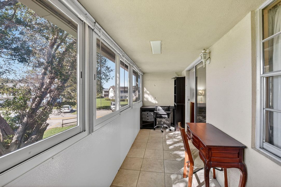 待售: $138,000 (2 贝兹, 1 浴室, 828 平方英尺)