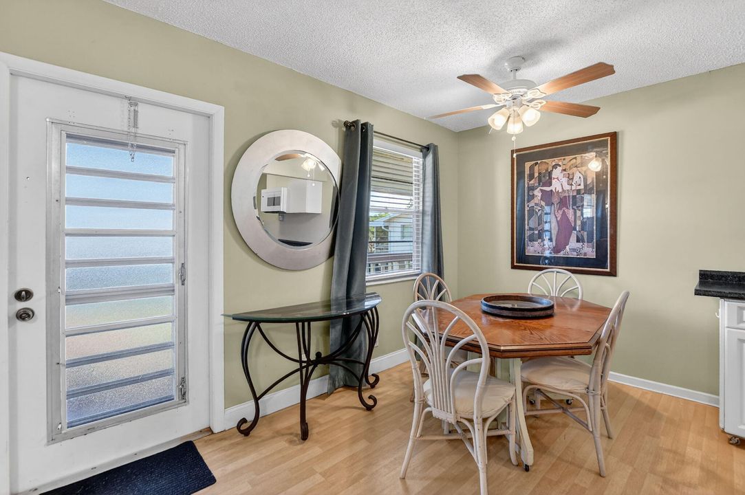 待售: $138,000 (2 贝兹, 1 浴室, 828 平方英尺)