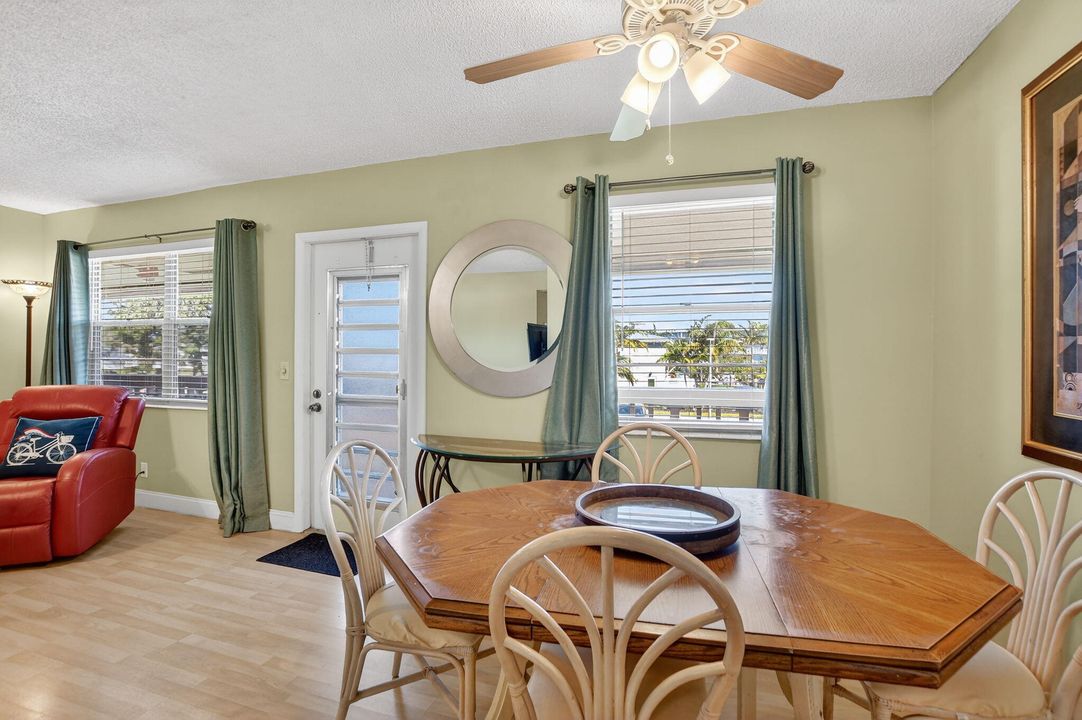 待售: $138,000 (2 贝兹, 1 浴室, 828 平方英尺)