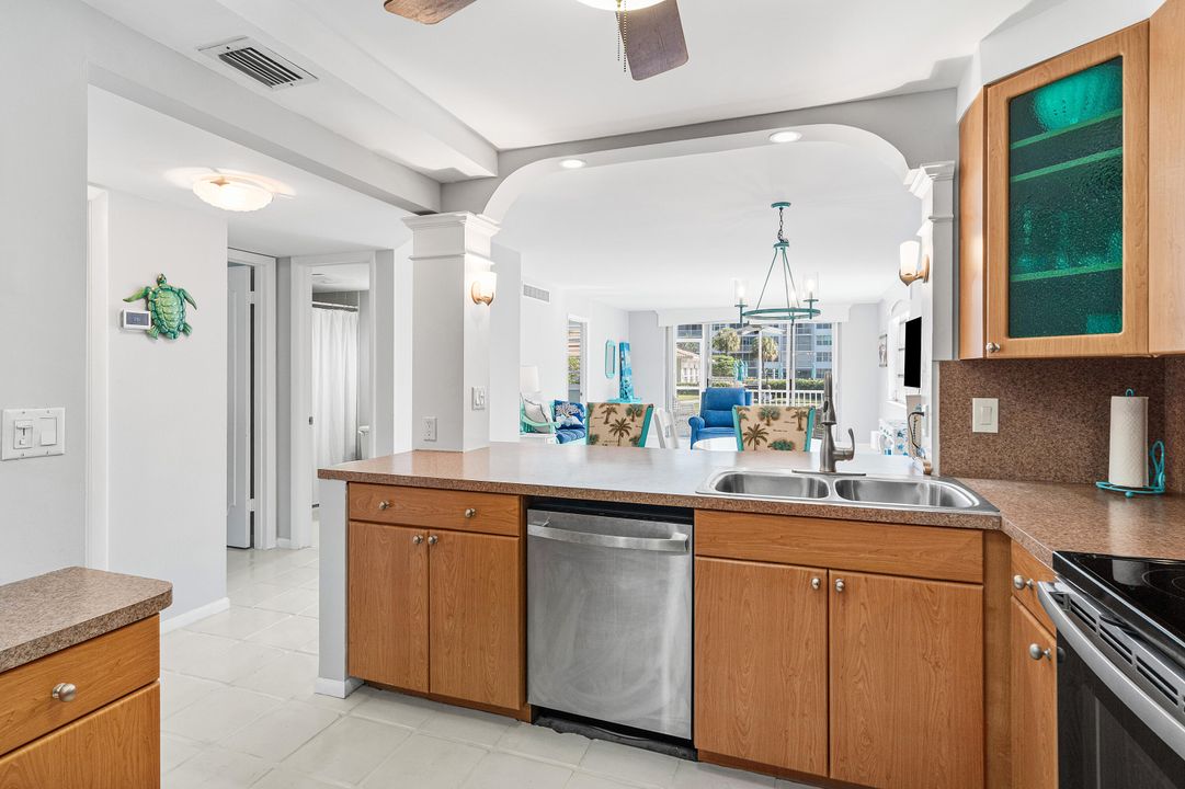 For Sale: $389,000 (2 beds, 2 baths, 1200 Square Feet)