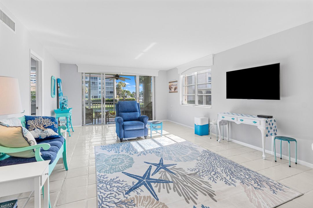 For Sale: $389,000 (2 beds, 2 baths, 1200 Square Feet)