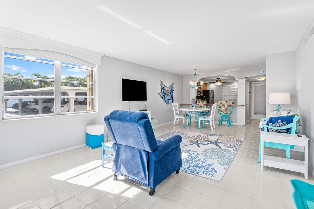 For Sale: $389,000 (2 beds, 2 baths, 1200 Square Feet)