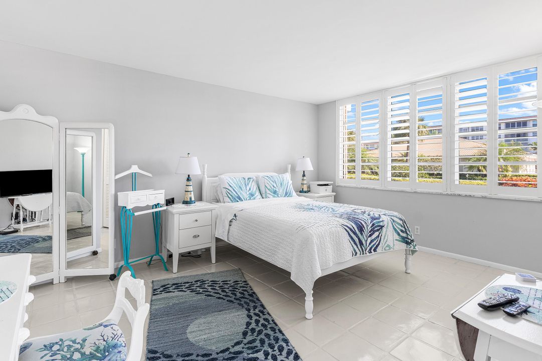 For Sale: $389,000 (2 beds, 2 baths, 1200 Square Feet)