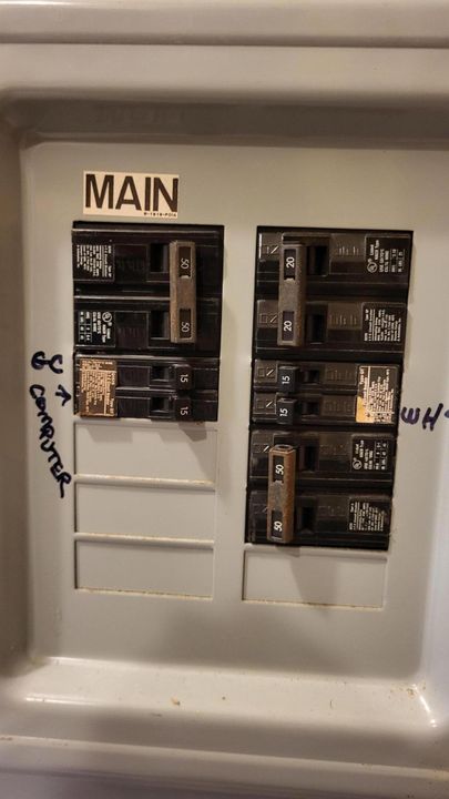 待售: $115,000 (2 贝兹, 1 浴室, 636 平方英尺)