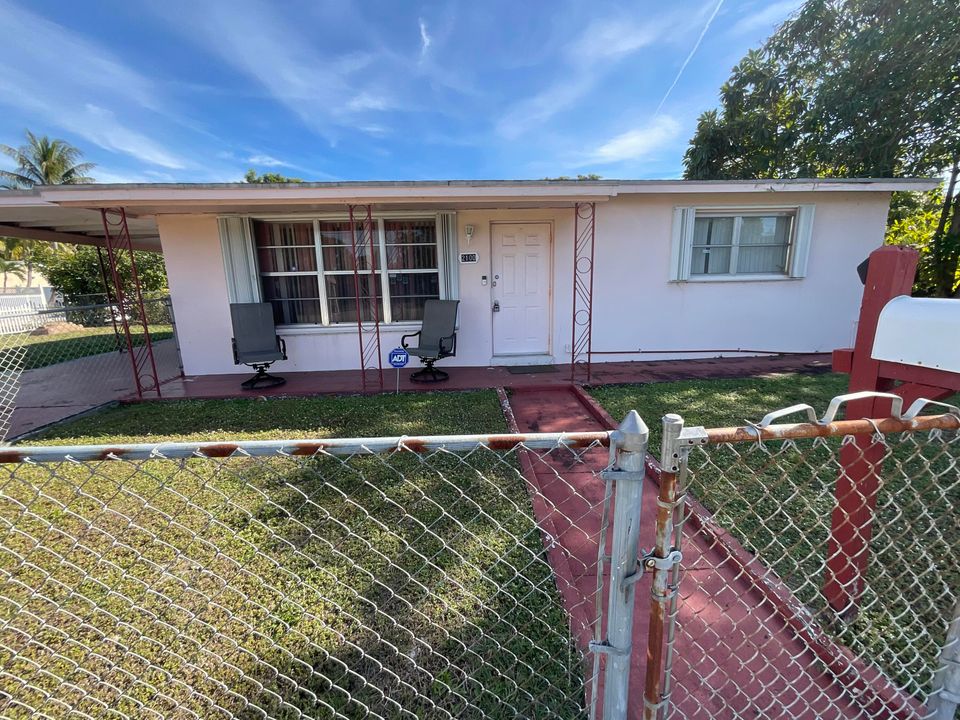 На продажу: $423,000 (2 спален, 1 ванн, 999 Квадратных фут)