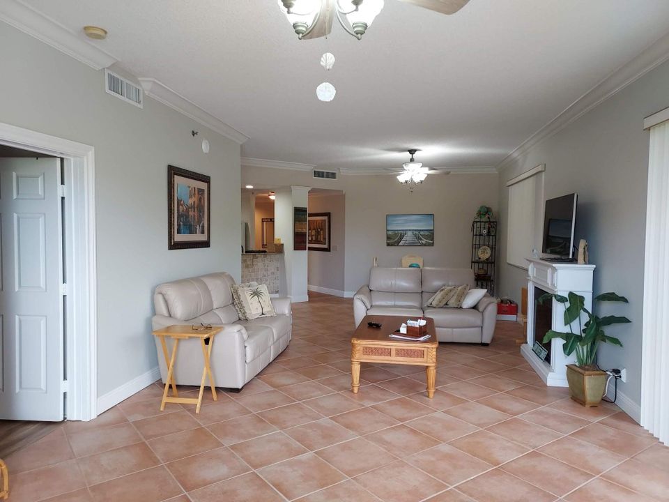 For Sale: $350,000 (3 beds, 2 baths, 1892 Square Feet)