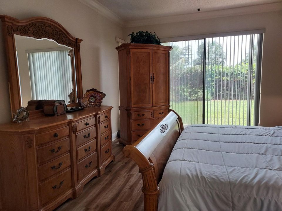 For Sale: $350,000 (3 beds, 2 baths, 1892 Square Feet)