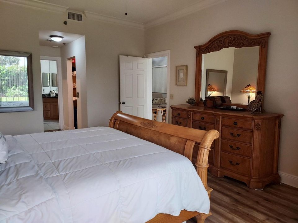 For Sale: $350,000 (3 beds, 2 baths, 1892 Square Feet)