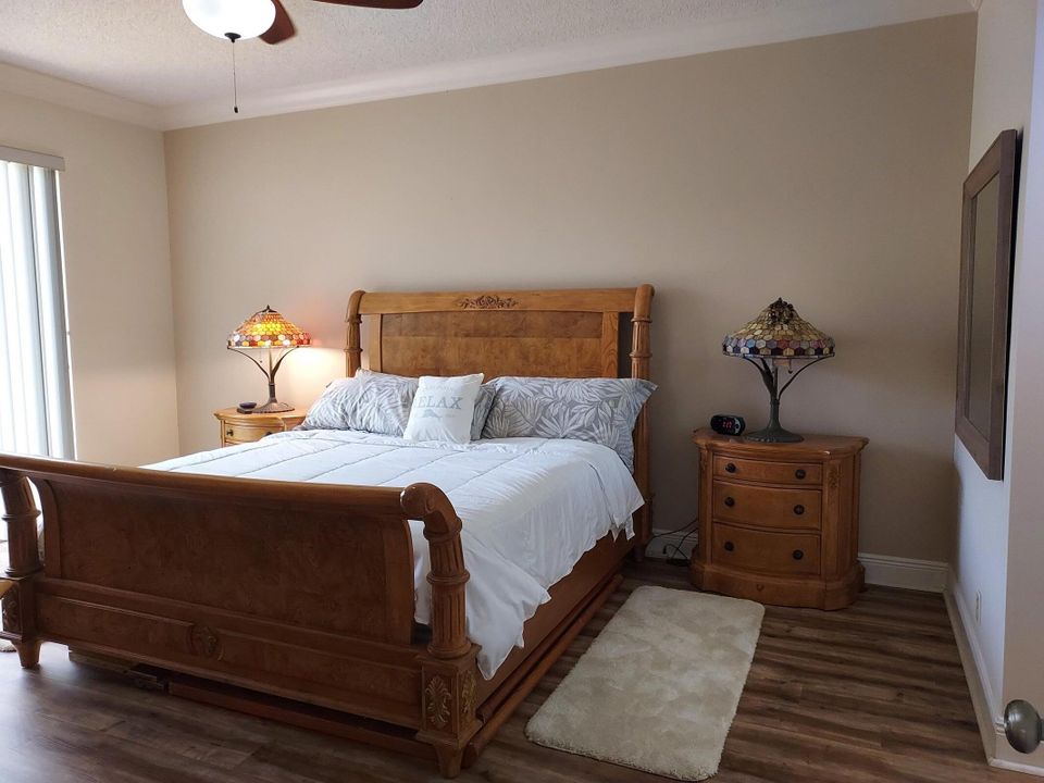 For Sale: $350,000 (3 beds, 2 baths, 1892 Square Feet)