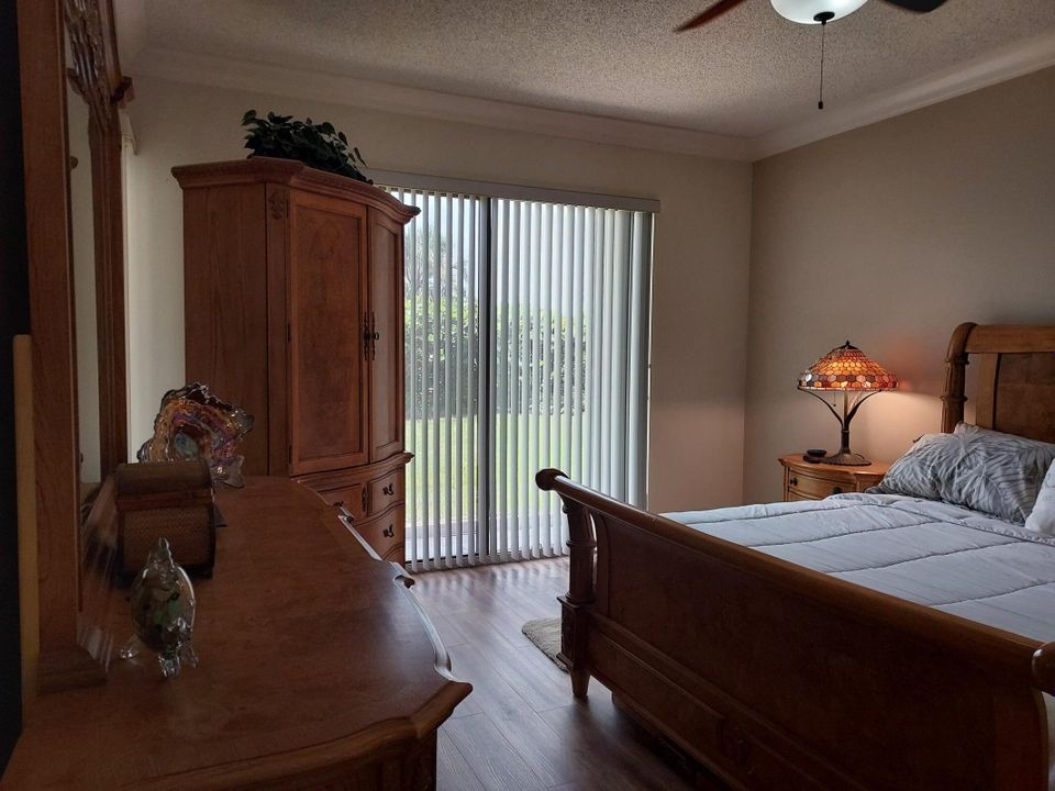 For Sale: $350,000 (3 beds, 2 baths, 1892 Square Feet)