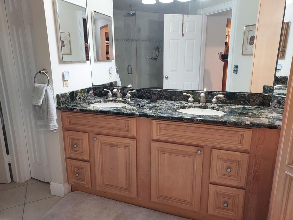 For Sale: $350,000 (3 beds, 2 baths, 1892 Square Feet)