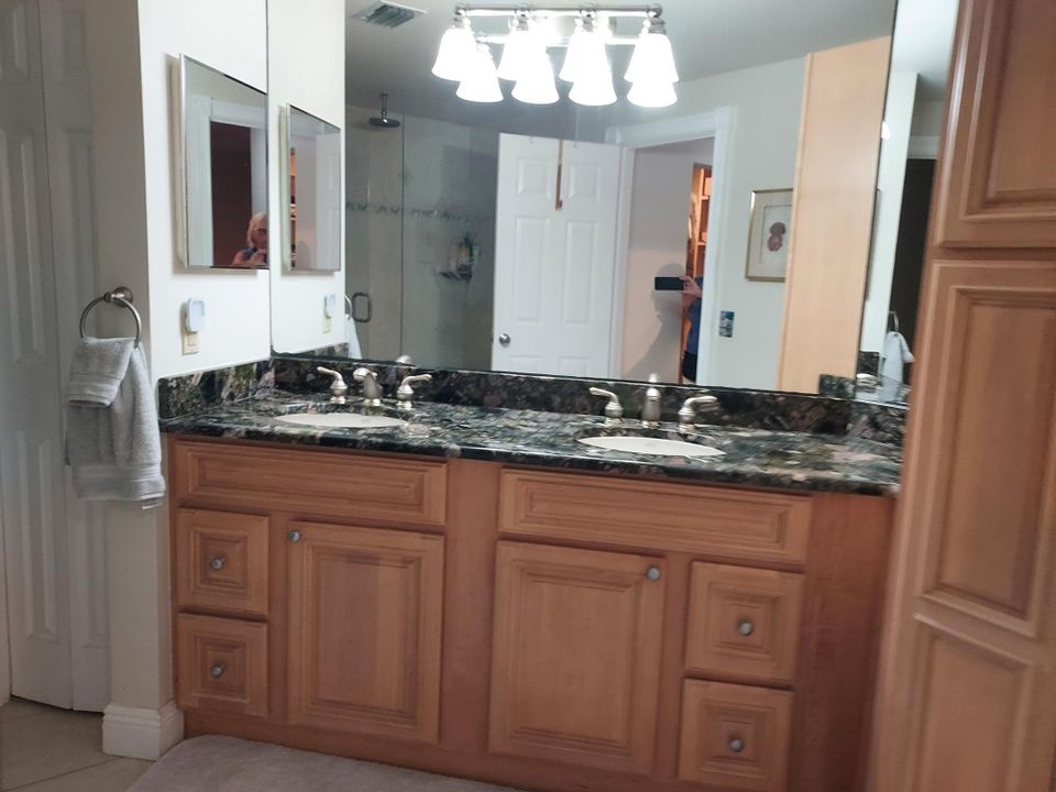 For Sale: $350,000 (3 beds, 2 baths, 1892 Square Feet)