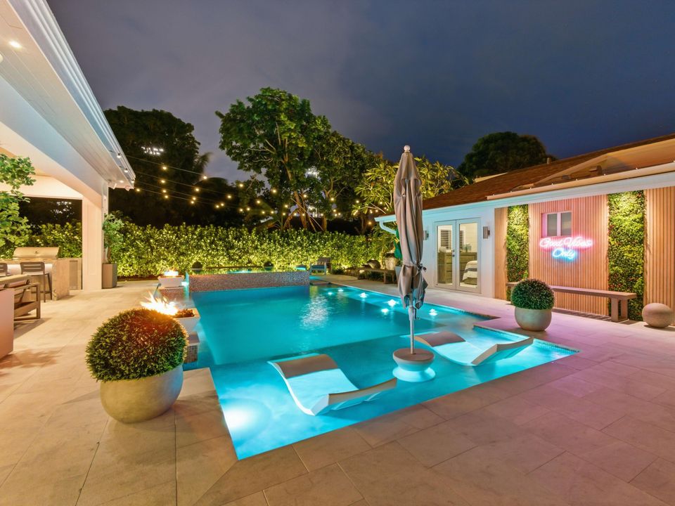 For Rent: $16,000 (3 beds, 4 baths, 2300 Square Feet)