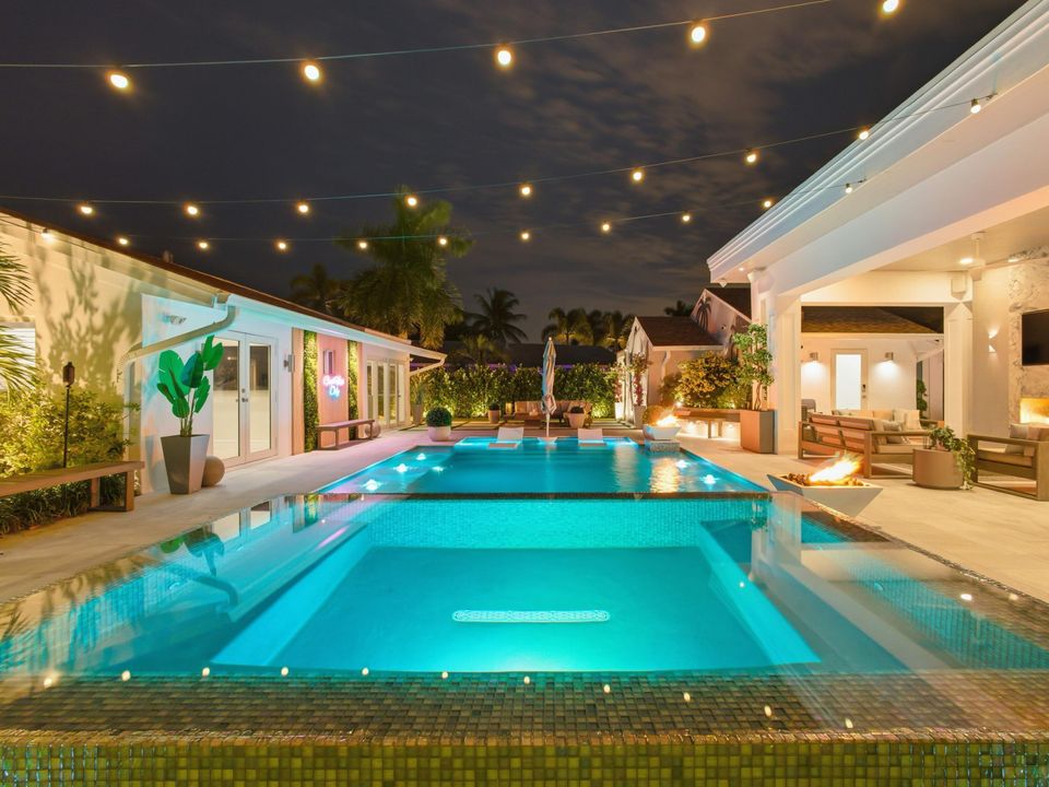 For Rent: $16,000 (3 beds, 4 baths, 2300 Square Feet)