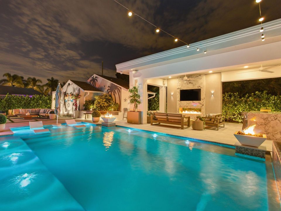 For Rent: $16,000 (3 beds, 4 baths, 2300 Square Feet)