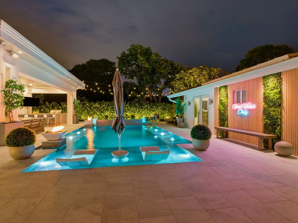 For Rent: $16,000 (3 beds, 4 baths, 2300 Square Feet)