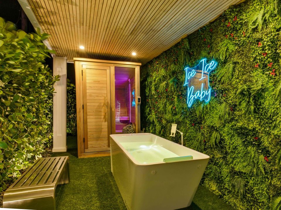 For Rent: $16,000 (3 beds, 4 baths, 2300 Square Feet)