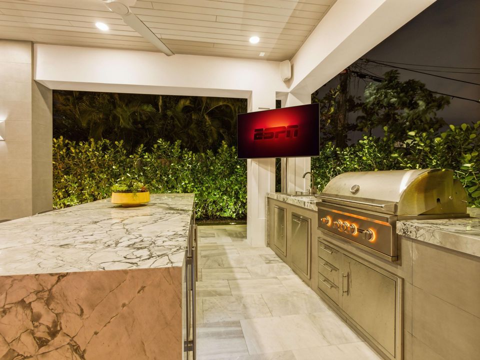 For Rent: $16,000 (3 beds, 4 baths, 2300 Square Feet)