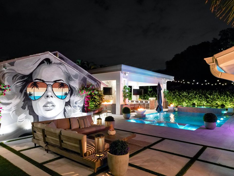 For Rent: $16,000 (3 beds, 4 baths, 2300 Square Feet)