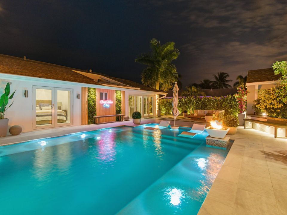 For Rent: $16,000 (3 beds, 4 baths, 2300 Square Feet)