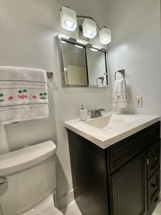 На продажу: $400,000 (2 спален, 2 ванн, 1404 Квадратных фут)