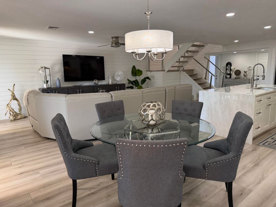 En Venta: $1,150,000 (3 camas, 2 baños, 2006 Pies cuadrados)