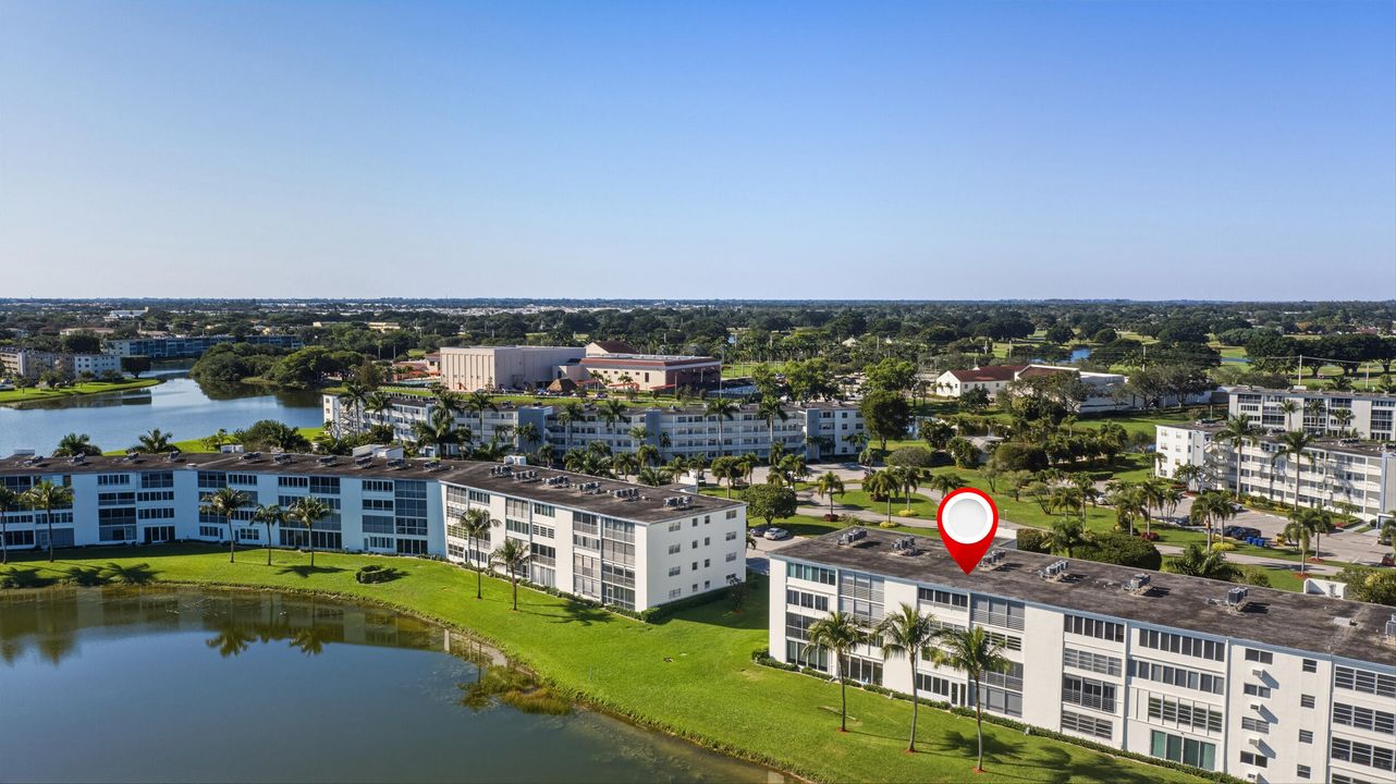 For Sale: $243,000 (2 beds, 2 baths, 896 Square Feet)