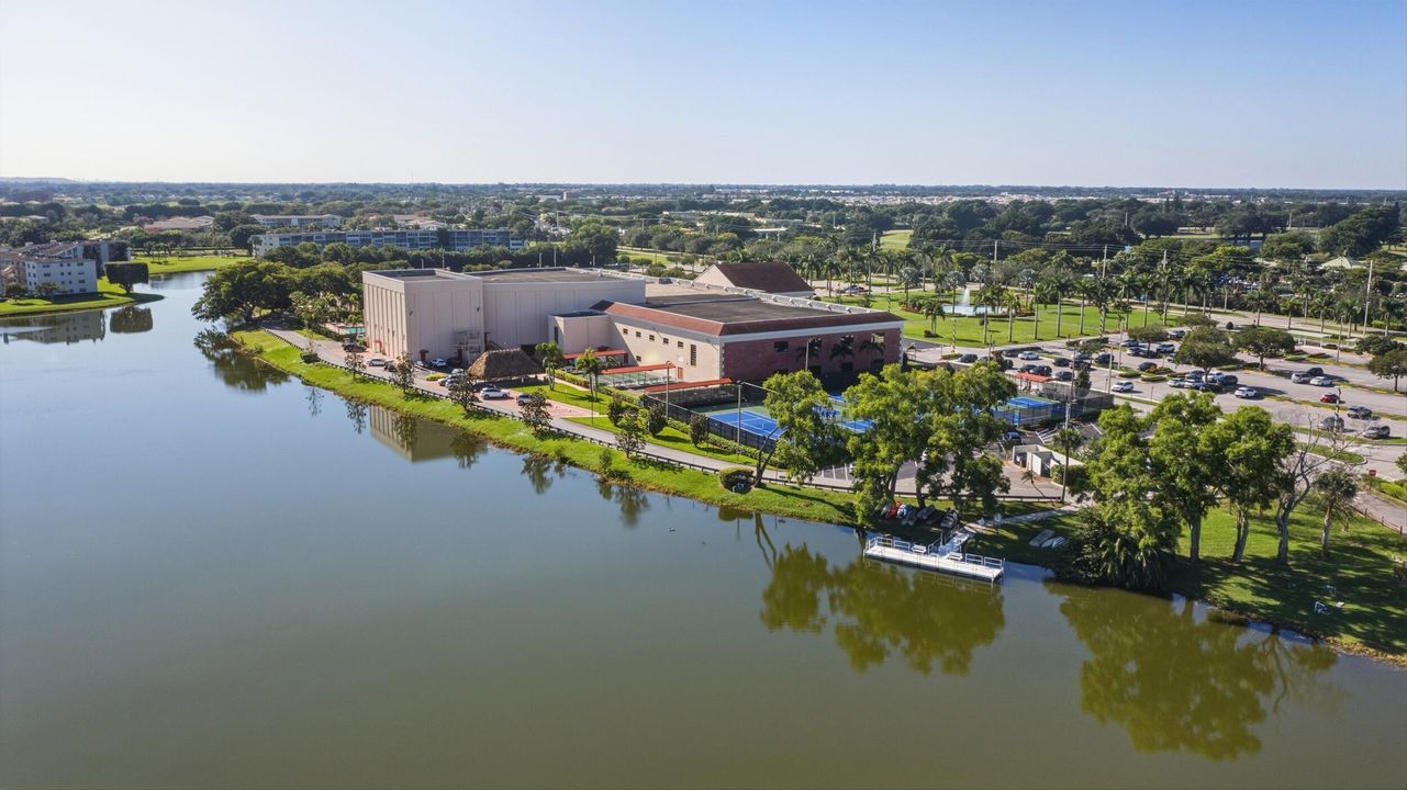 For Sale: $243,000 (2 beds, 2 baths, 896 Square Feet)