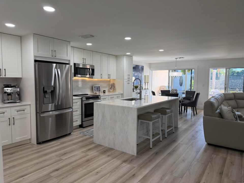 En Venta: $1,150,000 (3 camas, 2 baños, 2006 Pies cuadrados)