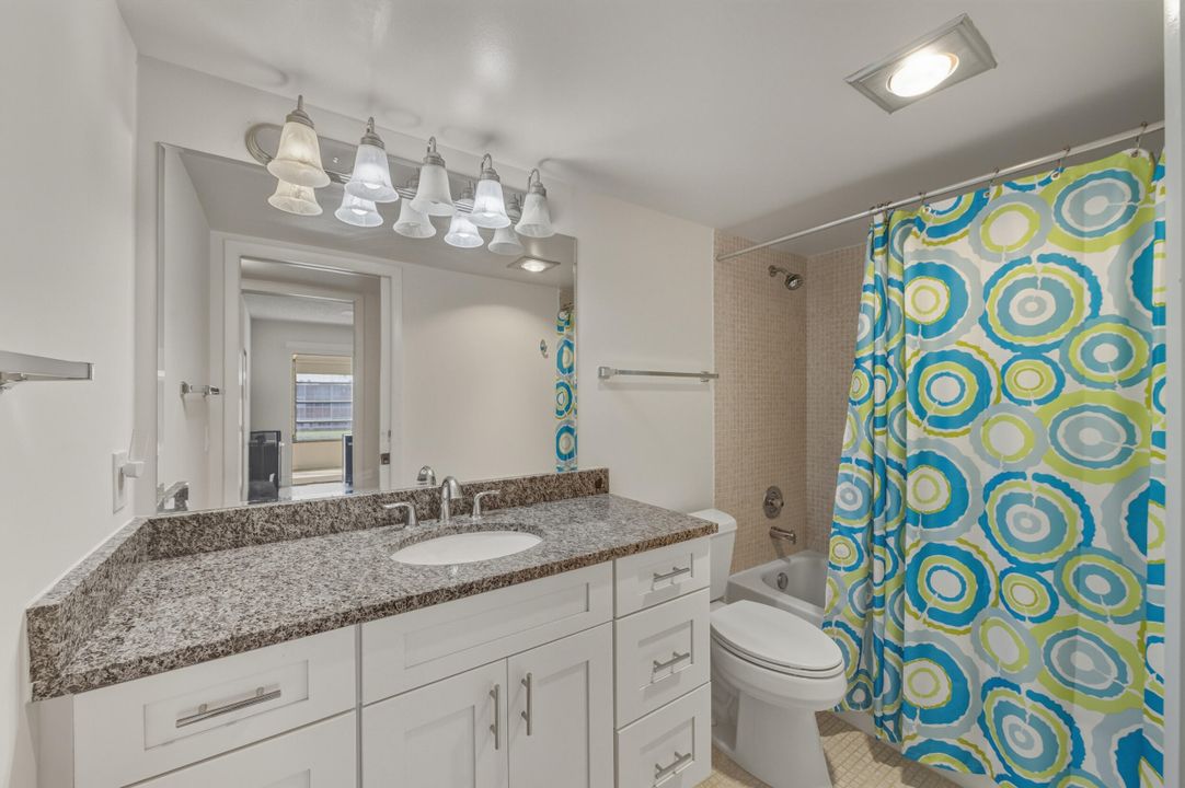 For Sale: $243,000 (2 beds, 2 baths, 896 Square Feet)