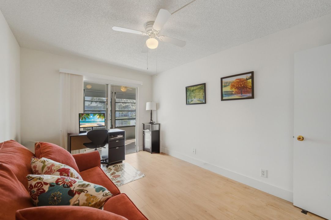 For Sale: $243,000 (2 beds, 2 baths, 896 Square Feet)