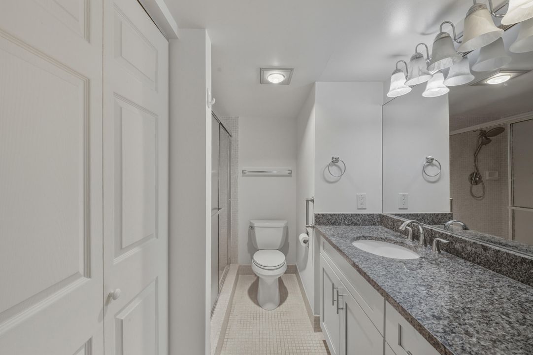 For Sale: $243,000 (2 beds, 2 baths, 896 Square Feet)