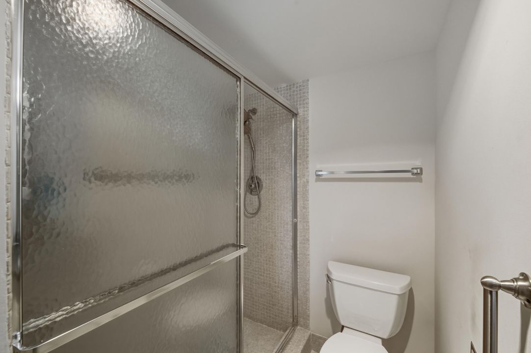 For Sale: $243,000 (2 beds, 2 baths, 896 Square Feet)