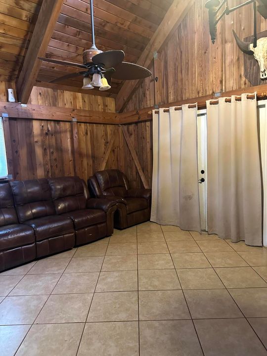 На продажу: $289,900 (3 спален, 1 ванн, 1428 Квадратных фут)