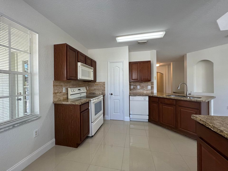 For Rent: $2,800 (3 beds, 2 baths, 1536 Square Feet)