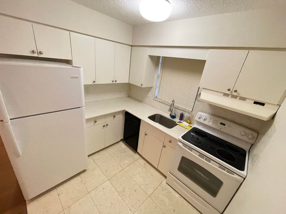 出租: $1,625 (1 贝兹, 1 浴室, 550 平方英尺)