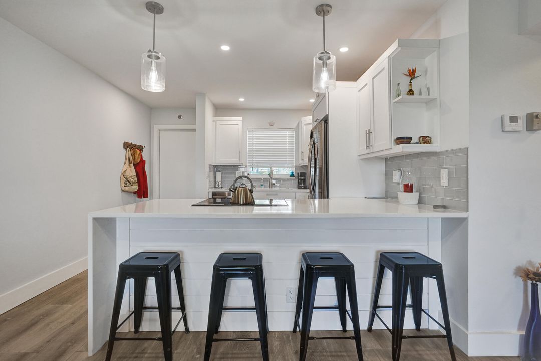 待售: $479,000 (2 贝兹, 2 浴室, 899 平方英尺)