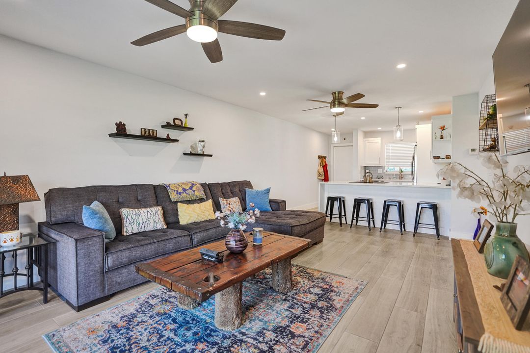 待售: $479,000 (2 贝兹, 2 浴室, 899 平方英尺)