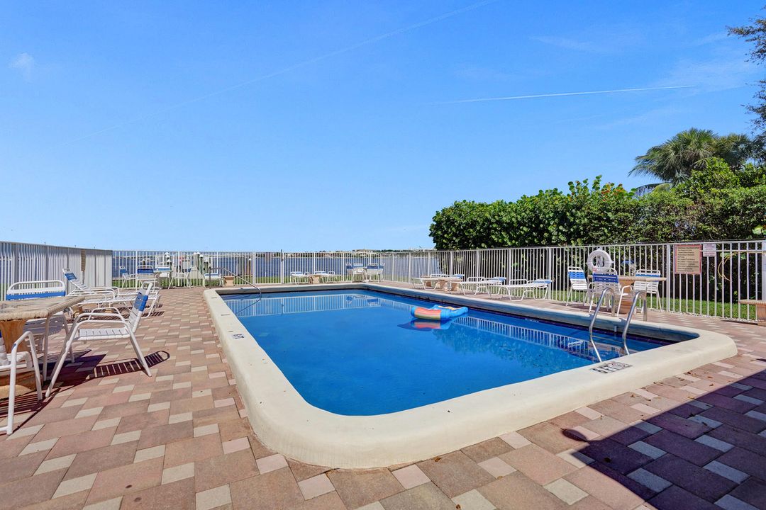 待售: $479,000 (2 贝兹, 2 浴室, 899 平方英尺)