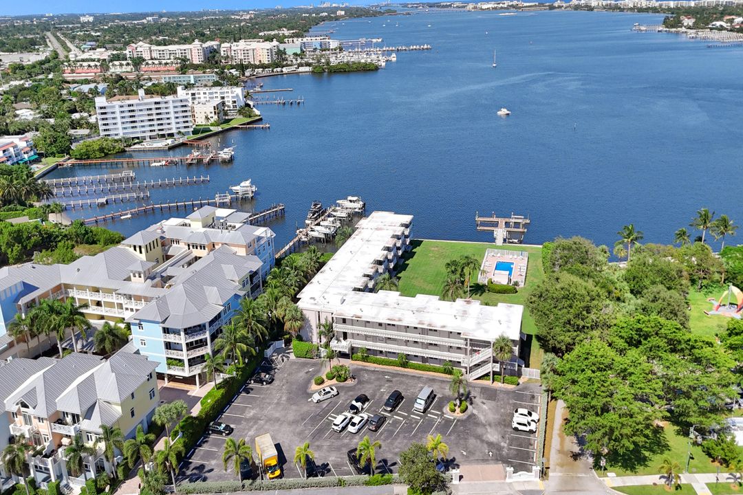 待售: $479,000 (2 贝兹, 2 浴室, 899 平方英尺)