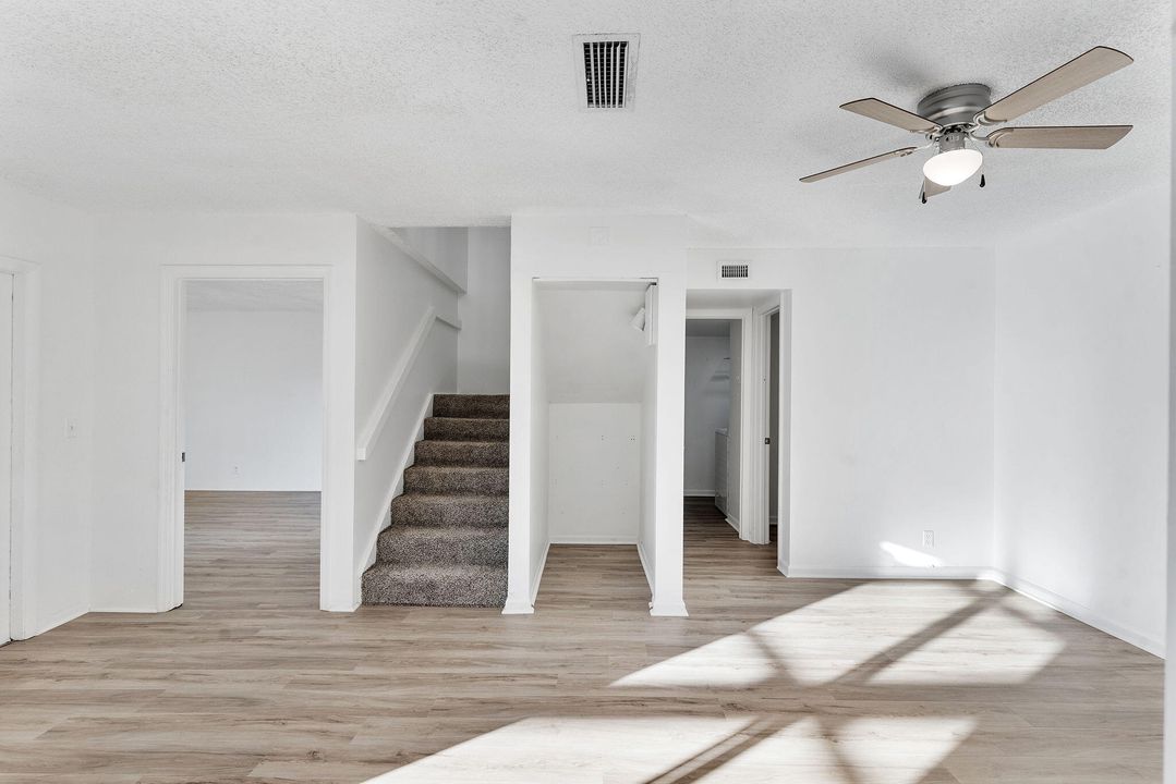 For Sale: $375,000 (3 beds, 2 baths, 1722 Square Feet)