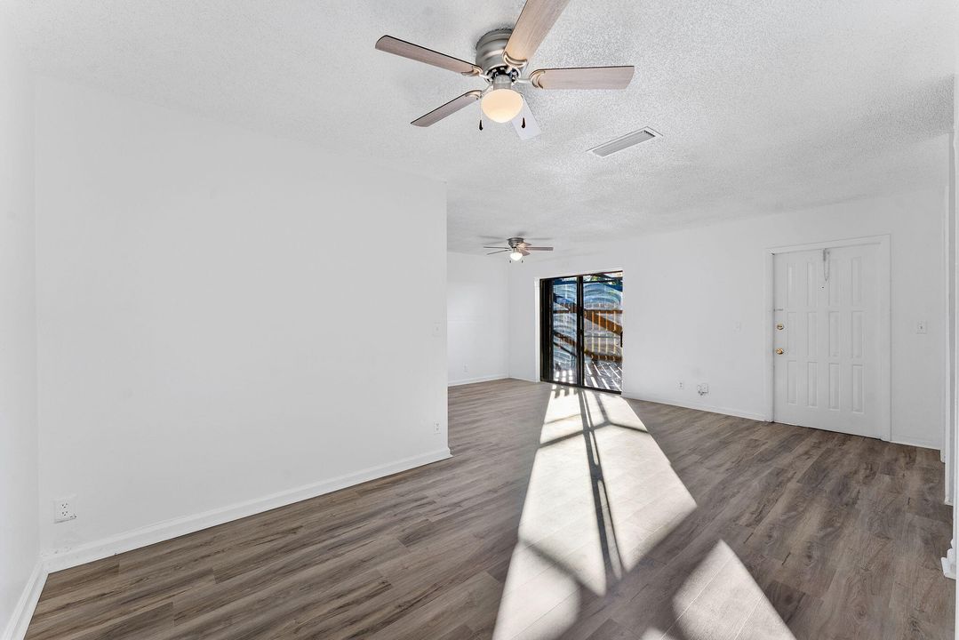 For Sale: $375,000 (3 beds, 2 baths, 1722 Square Feet)