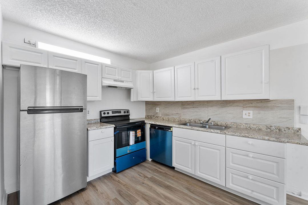 For Sale: $375,000 (3 beds, 2 baths, 1722 Square Feet)