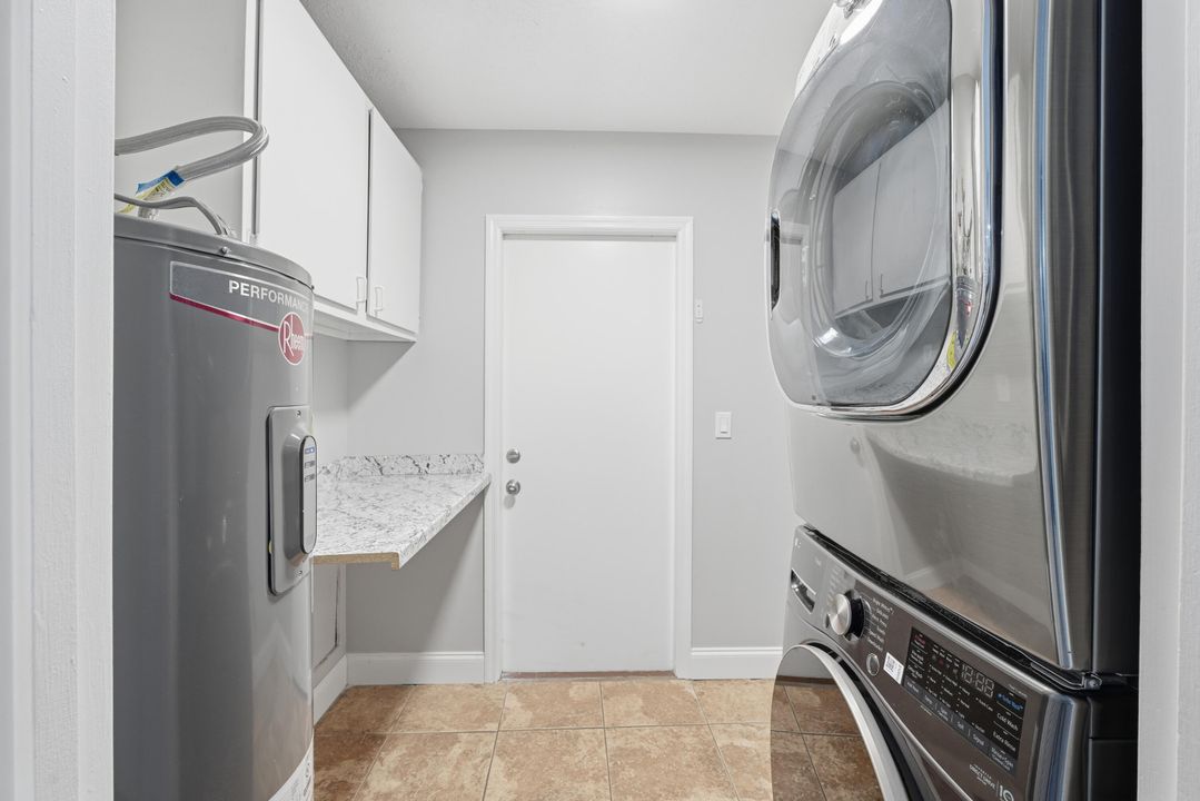 En Venta: $649,000 (4 camas, 3 baños, 2069 Pies cuadrados)