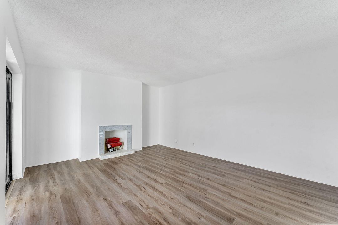 For Sale: $375,000 (3 beds, 2 baths, 1722 Square Feet)