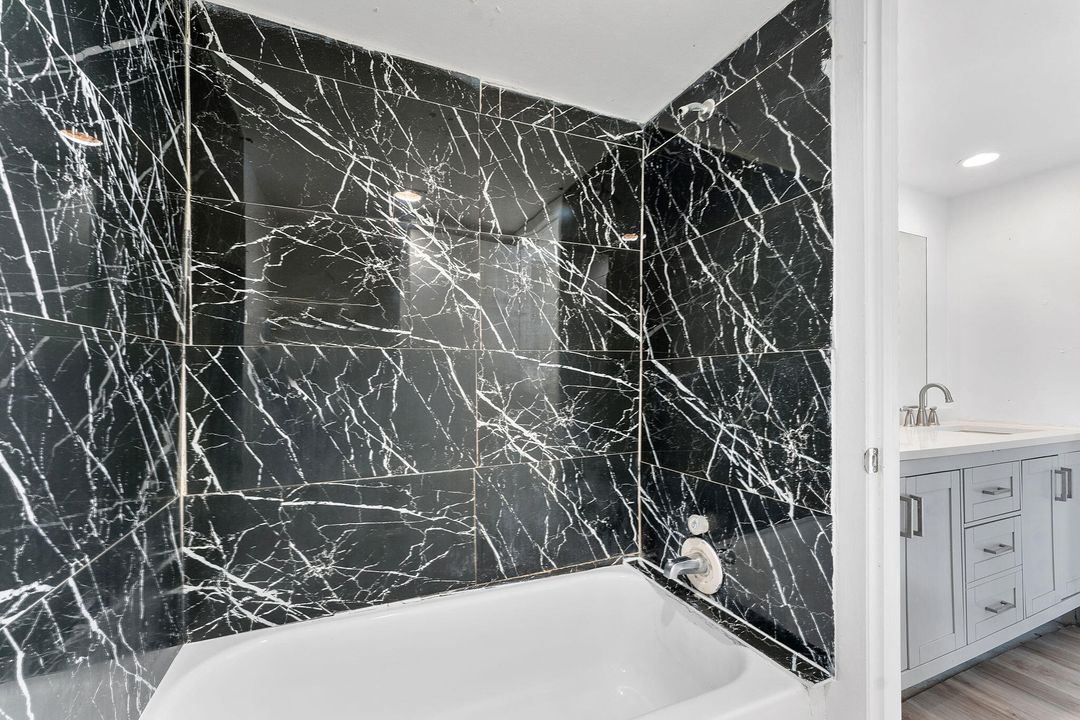 For Sale: $375,000 (3 beds, 2 baths, 1722 Square Feet)